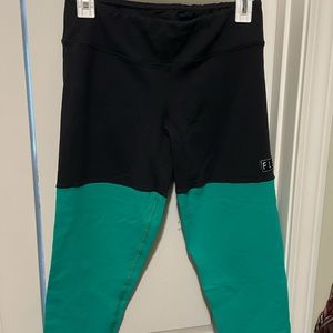Fleo Capri Leggings